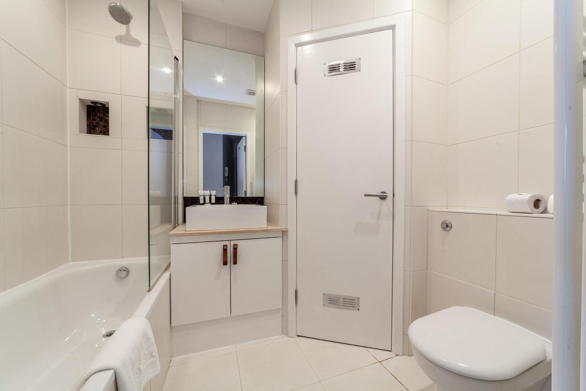 Elegance & Chic Design - 2-Bedroom Haven Londra Exterior foto